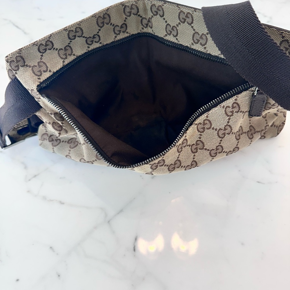 Gucci GG canvas waist bag with brown leather trim and silver-tone hardware - Picture 3 of 13